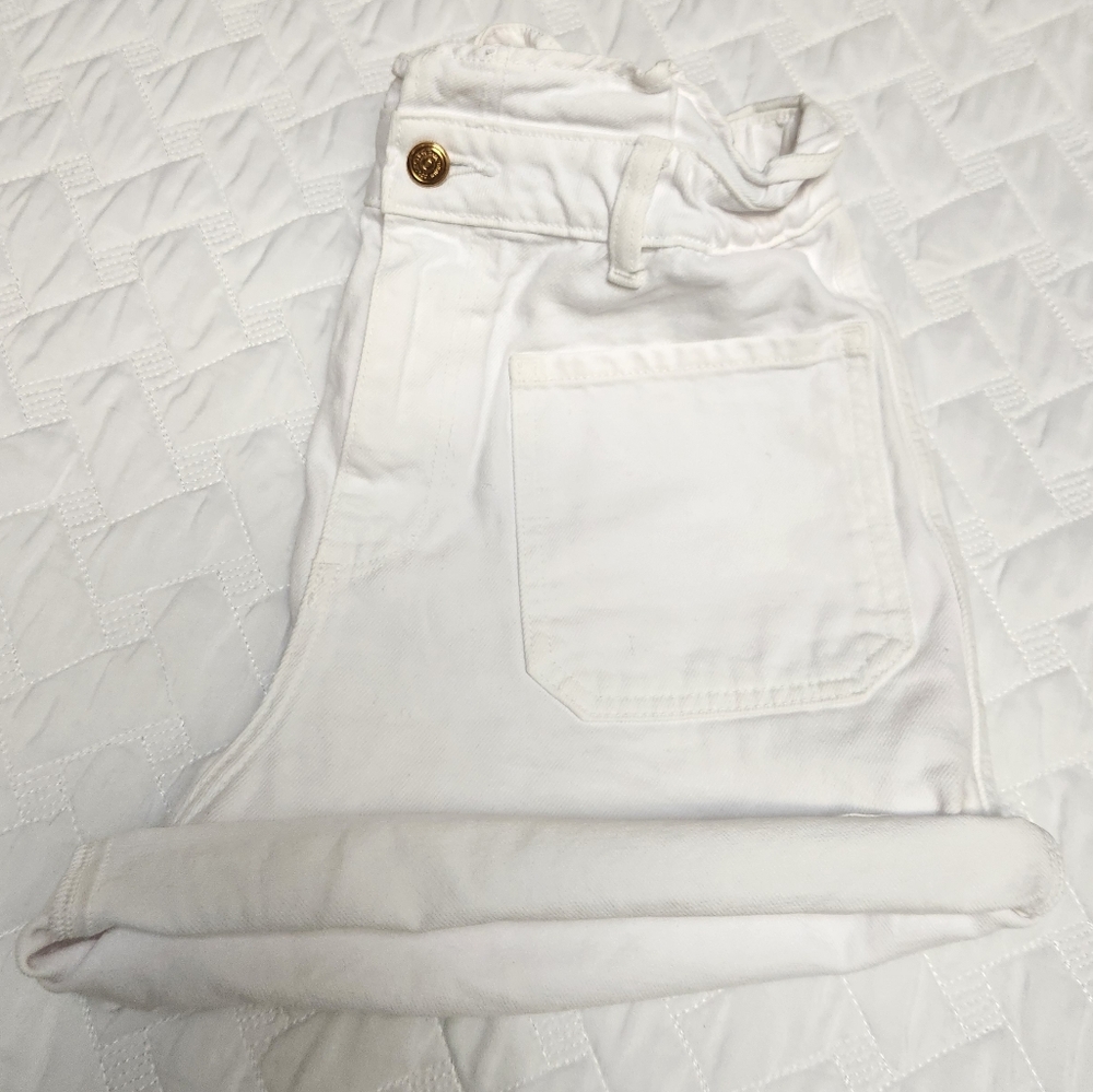ZARA Italy white cut off shorts With Belt size 6